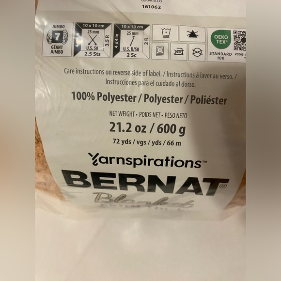 New Bernat Blanket Yarn in Fawn Extra Thick Coral Pink Crochet Knit Craft - Picture 2 of 4